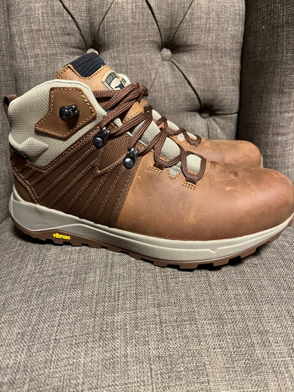 Irish Setter Cascade women's 5" hiker boot aluminum toe waterproof size 9.5